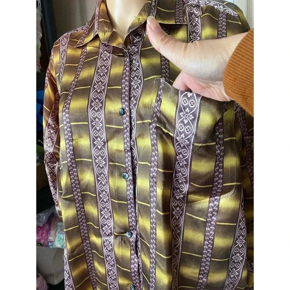 EDC Group Lightweight Comfortable Buttons Down shirt Women Size S oversized - Picture 5 of 5